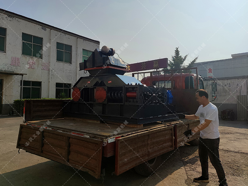 2PG0806彈簧式對輥破碎制砂機設(shè)備發(fā)貨圖片