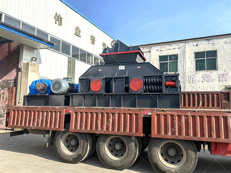 1200x800半自動液壓對輥破碎機發貨圖片