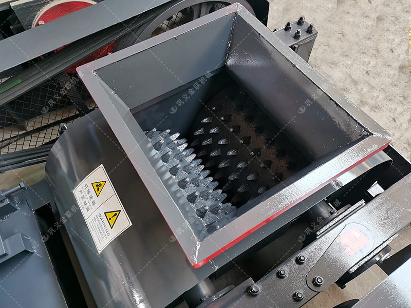 2PCG小型雙齒輥破碎機發貨圖片_發往烏魯木齊_破碎玻璃